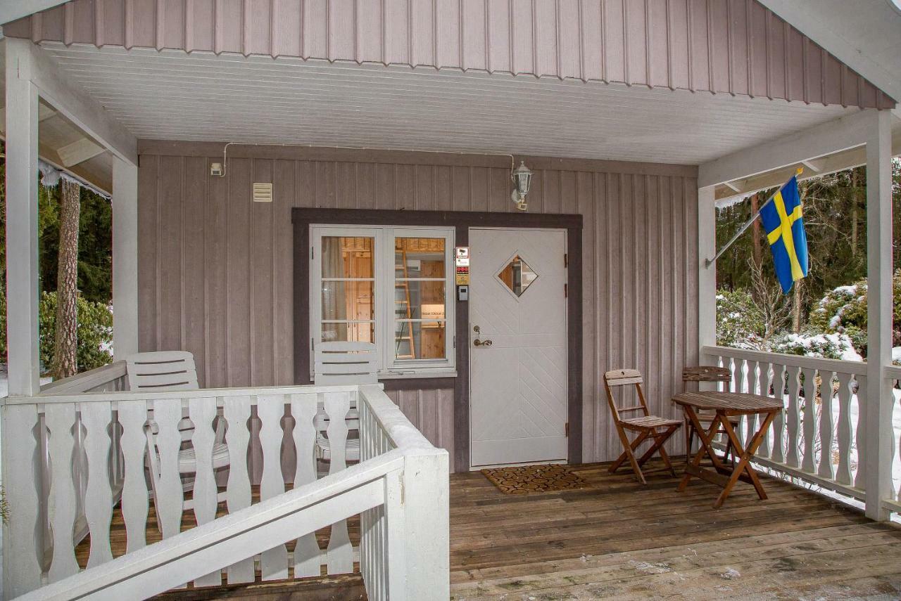 Comfortable Cottage At Scenic Lake Landvetter Екстер'єр фото